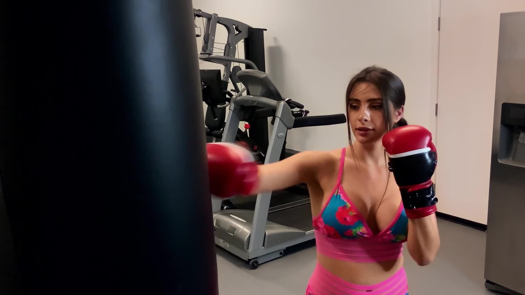 Tru Kait gets horny in the gym and plays with herself - HD Porn Tube