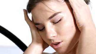 Sweet ballerina Aurora Heat is trying to seduce you