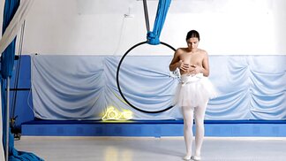 Sweet ballerina Aurora Heat is trying to seduce you