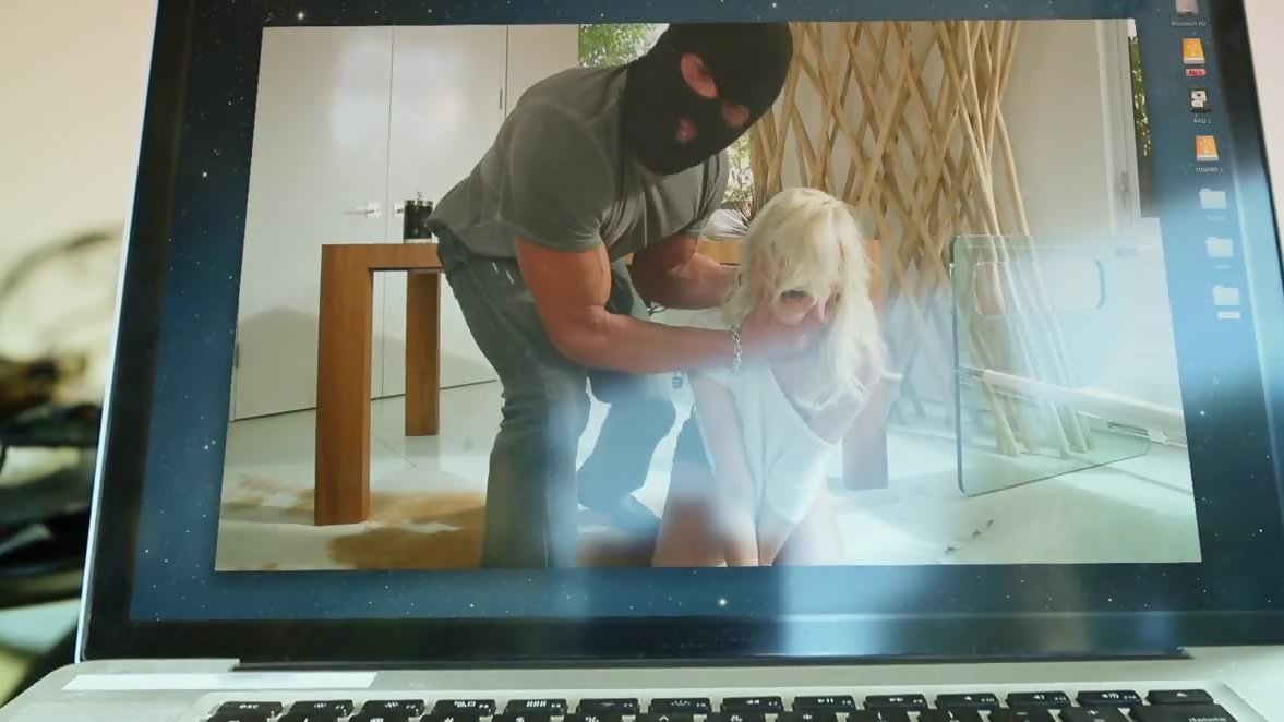 Slender brunette is in the middle of some hardcore banging - HD Porn Tube