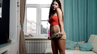 Alice Kelly is going to showcase her sexy body on her own